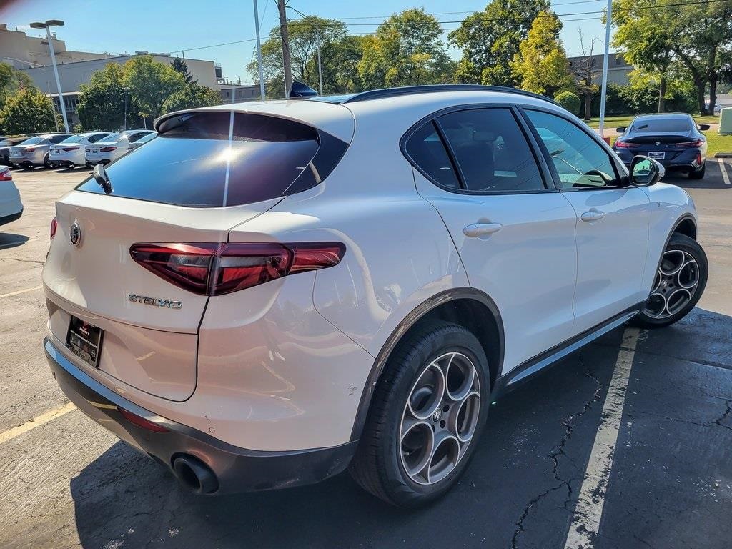 2022 Alfa Romeo Stelvio Ti photo 6