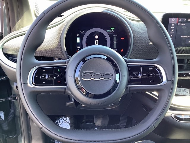 2025 Fiat 500e La Prima photo 8