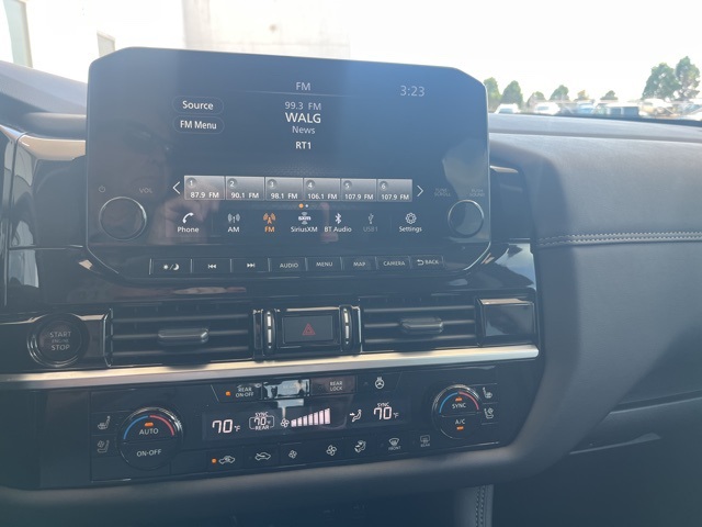 2025 Nissan Pathfinder Platinum photo 17