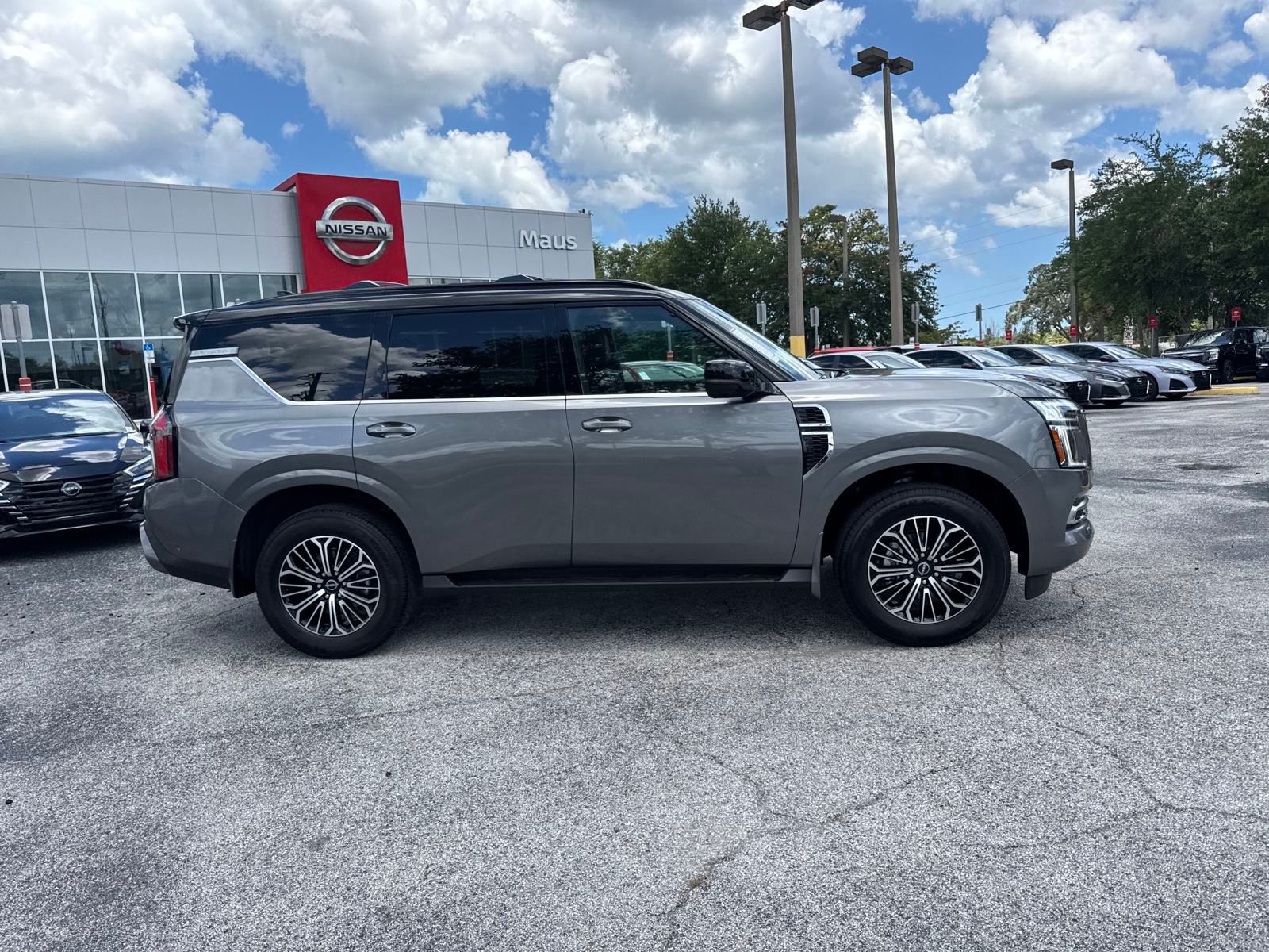 2025 Nissan Armada Platinum photo 4