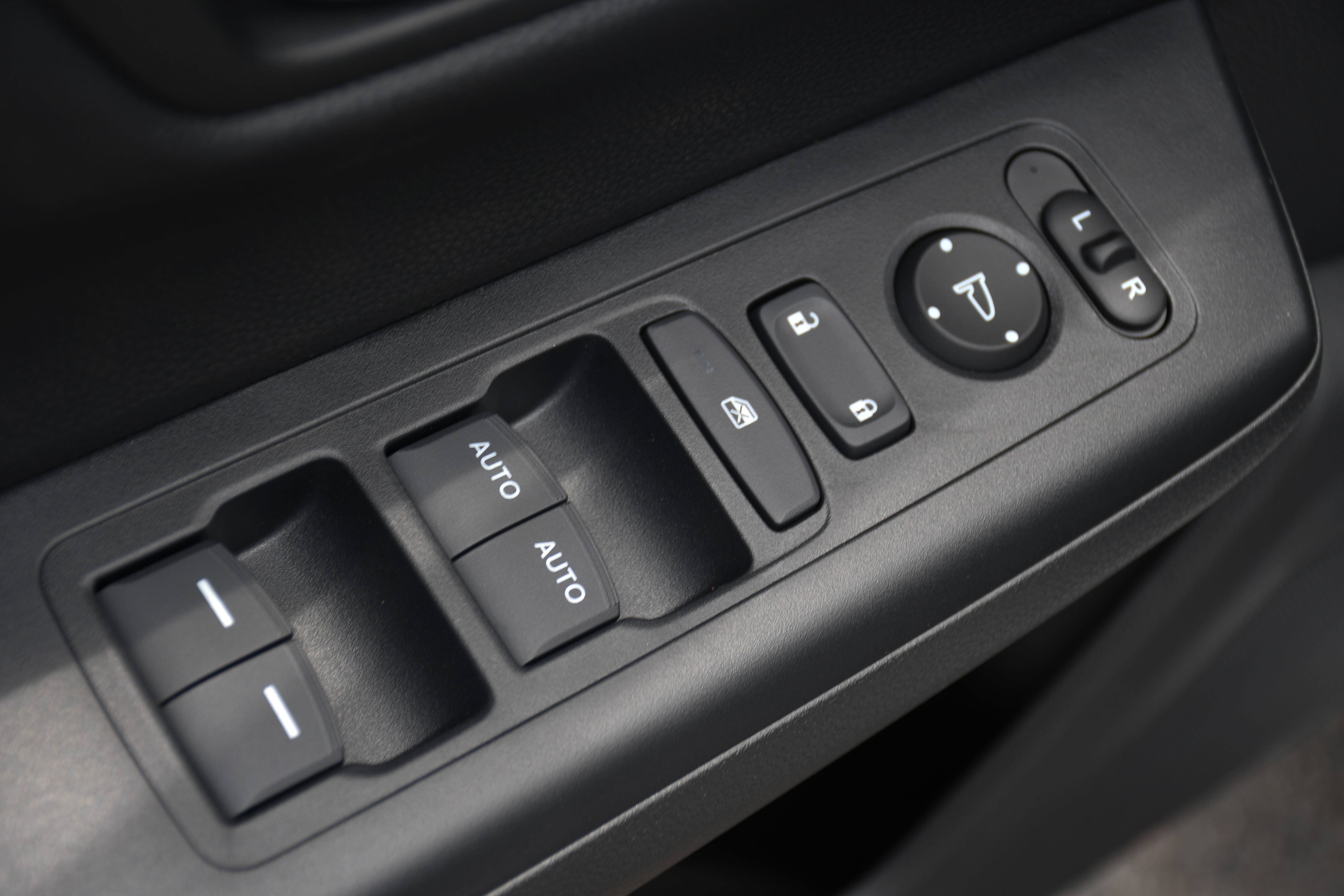 2025 Honda CR-V Hybrid Sport photo 3