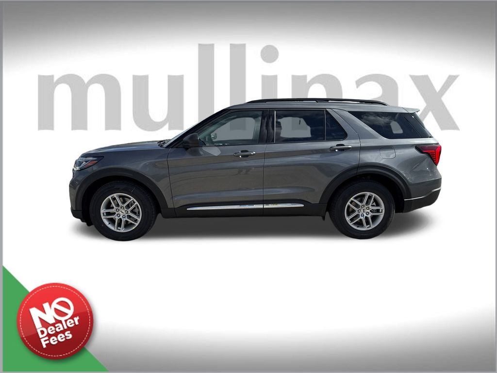 2025 Ford Explorer photo 2