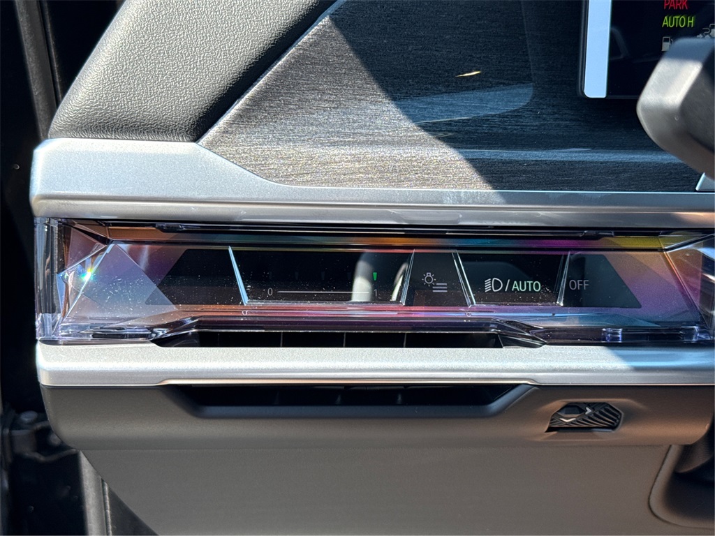 2026 Bmw 750e photo 19