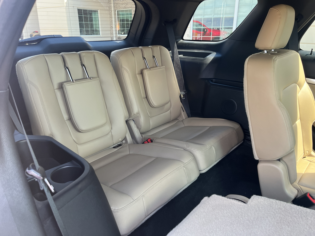 2016 Ford Explorer XLT photo 35