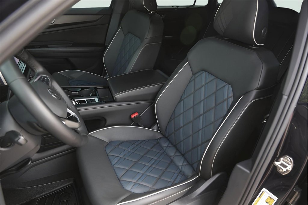 2025 Volkswagen Atlas Cross Sport SEL Premium R-Line photo 31