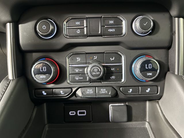 2023 Chevrolet Suburban LT photo 15