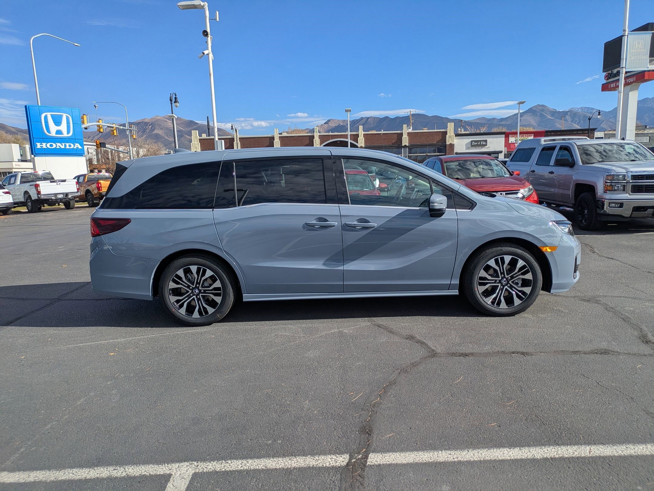 2026 Honda Odyssey Elite photo 2