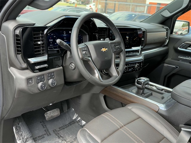 2023 Chevrolet Silverado 1500 High Country photo 2