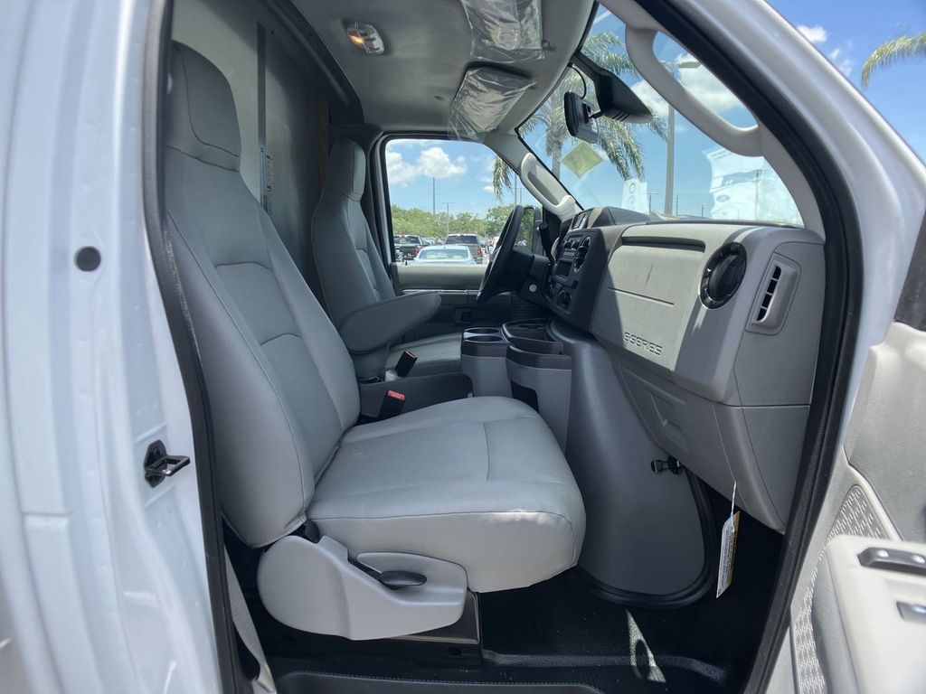 2024 Ford E-450 photo 19
