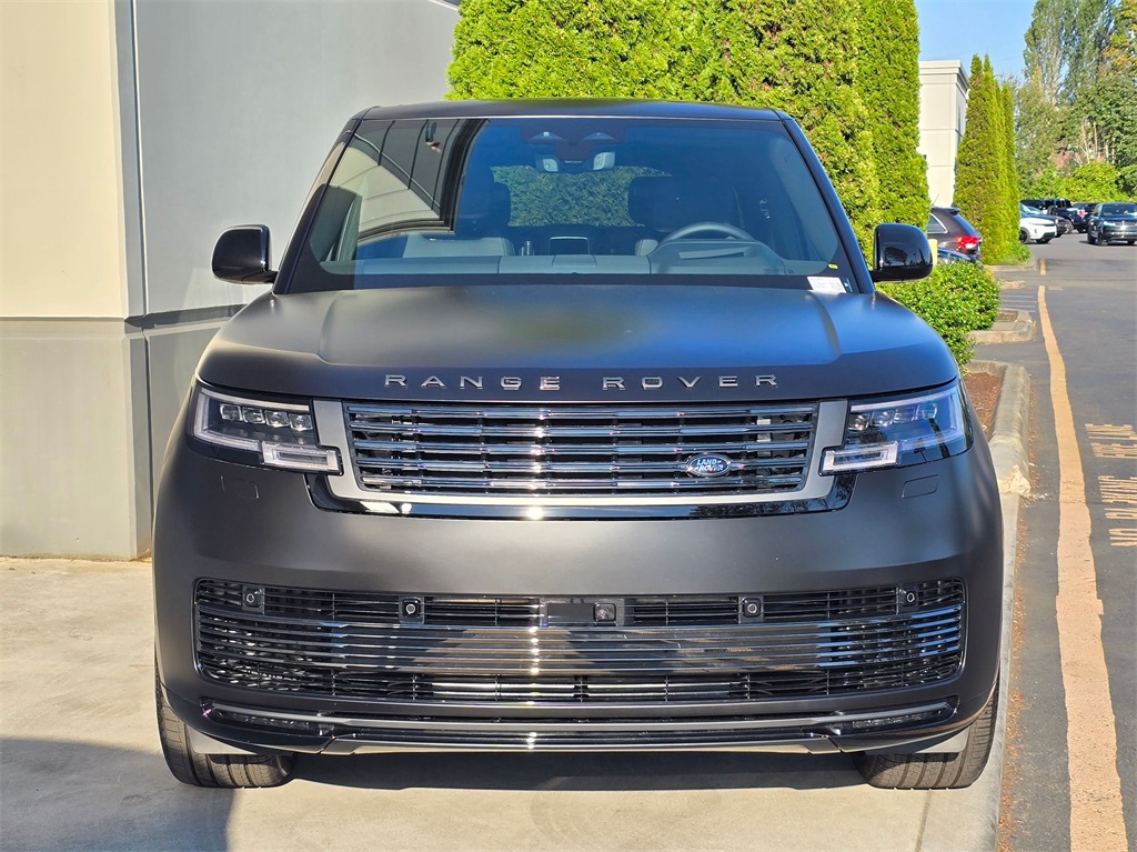 2025 Land Rover Range Rover SV photo 3