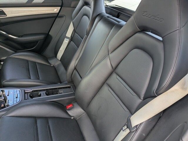 2017 Porsche Panamera Turbo photo 16
