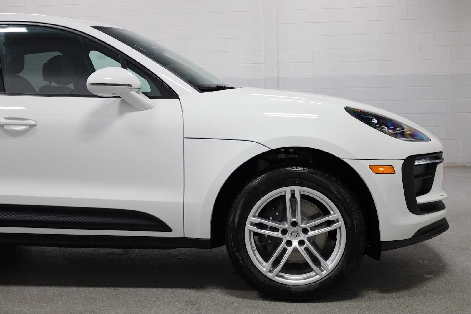 2026 Porsche Macan T photo 8