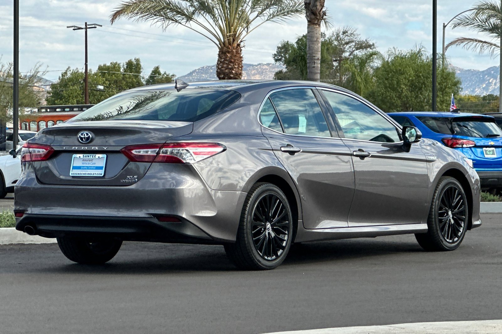 2020 Toyota Camry XLE Hybrid photo 4