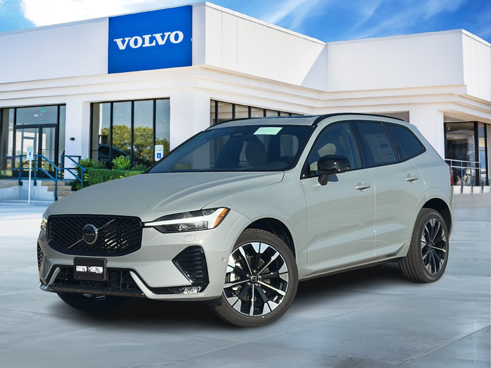 2026 Volvo XC60 Plus's photo