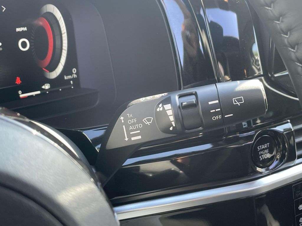 2025 Nissan Pathfinder Platinum photo 24