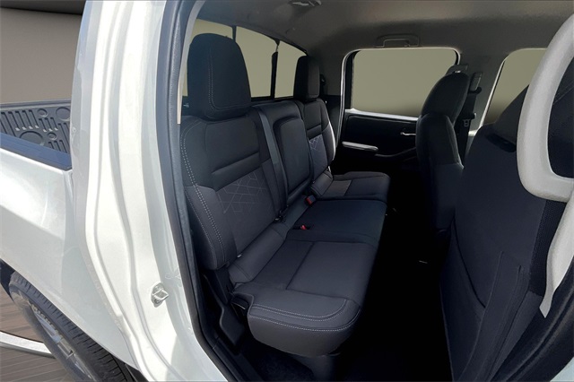 2025 Nissan Frontier SV photo 9