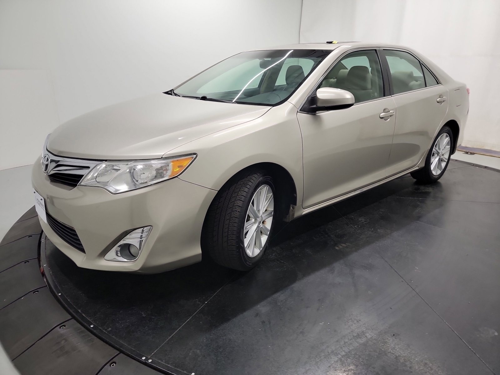 2013 Toyota Camry XLE photo 3