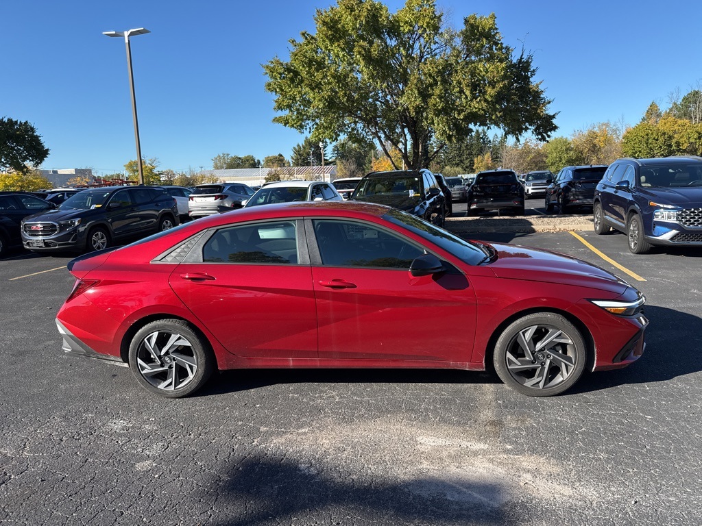 2025 Hyundai Elantra SEL Sport photo 2