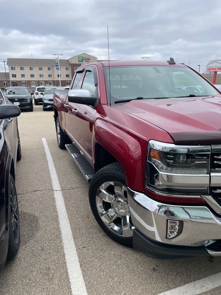 2018 Chevrolet Silverado 1500 LTZ photo 2