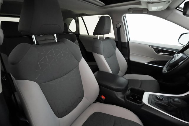 2022 Toyota RAV4 Hybrid XLE photo 23