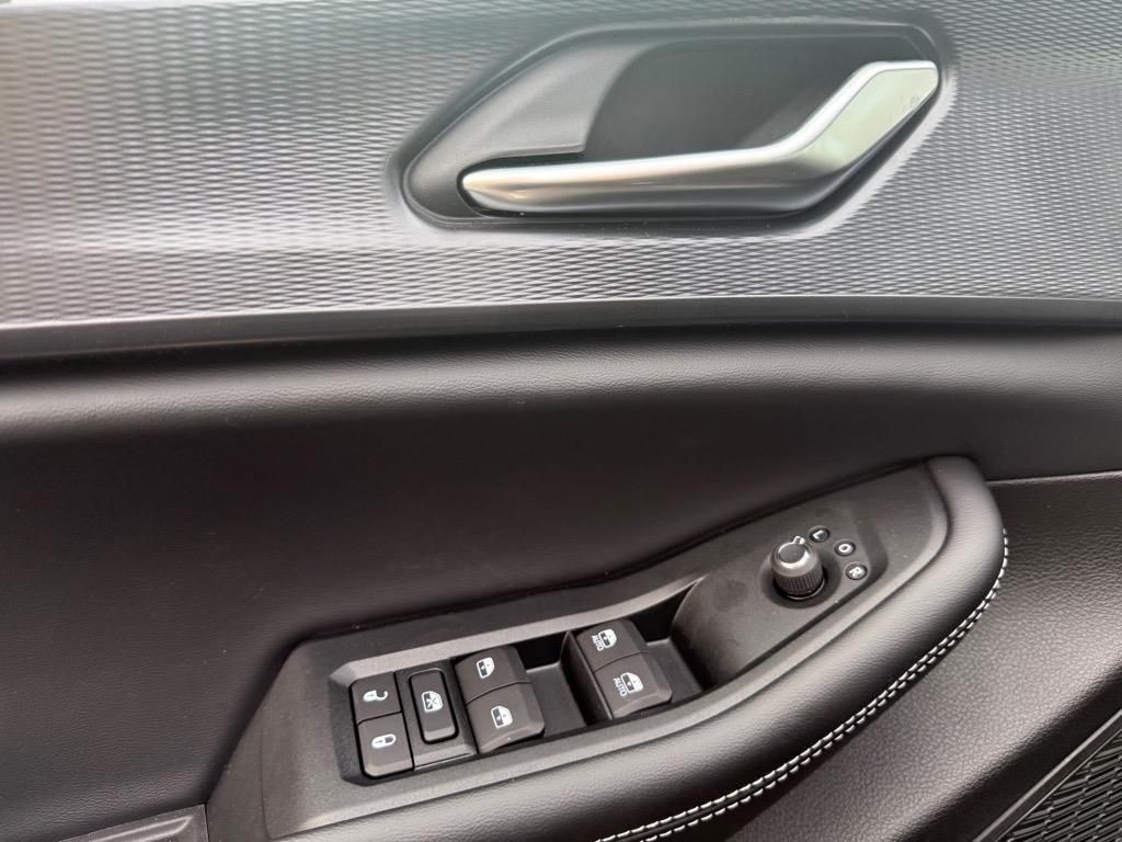 2025 Jeep Grand Cherokee Laredo Altitude photo 14