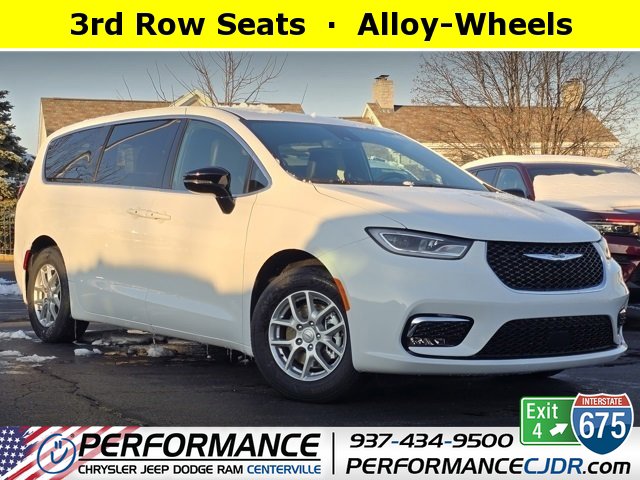 2026 Chrysler Pacifica Select's photo