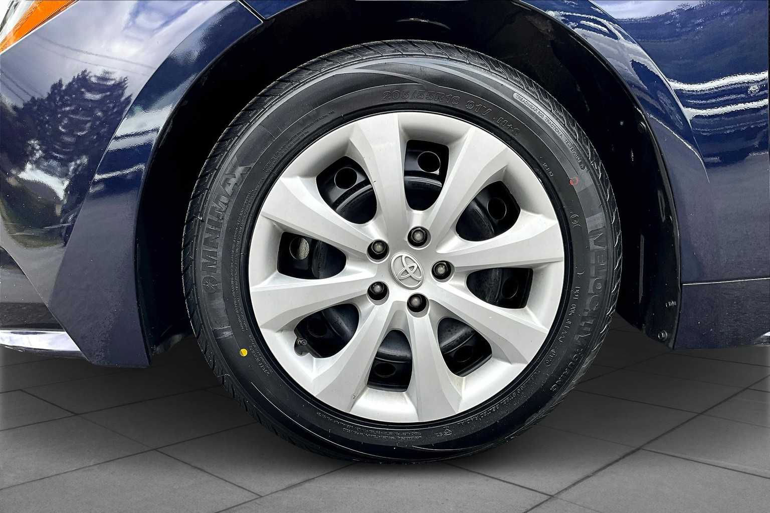 2024 Toyota Corolla LE photo 9