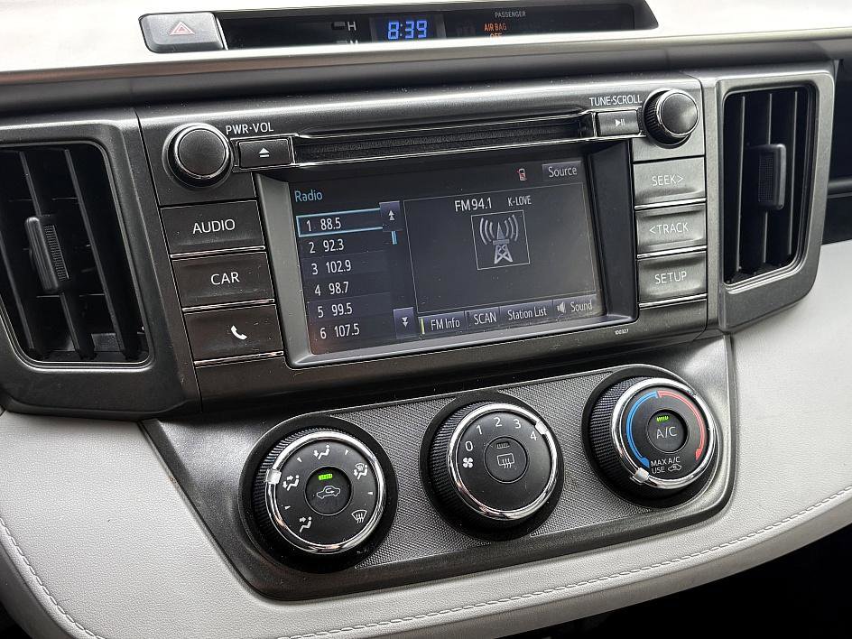2015 Toyota RAV4 LE photo 20
