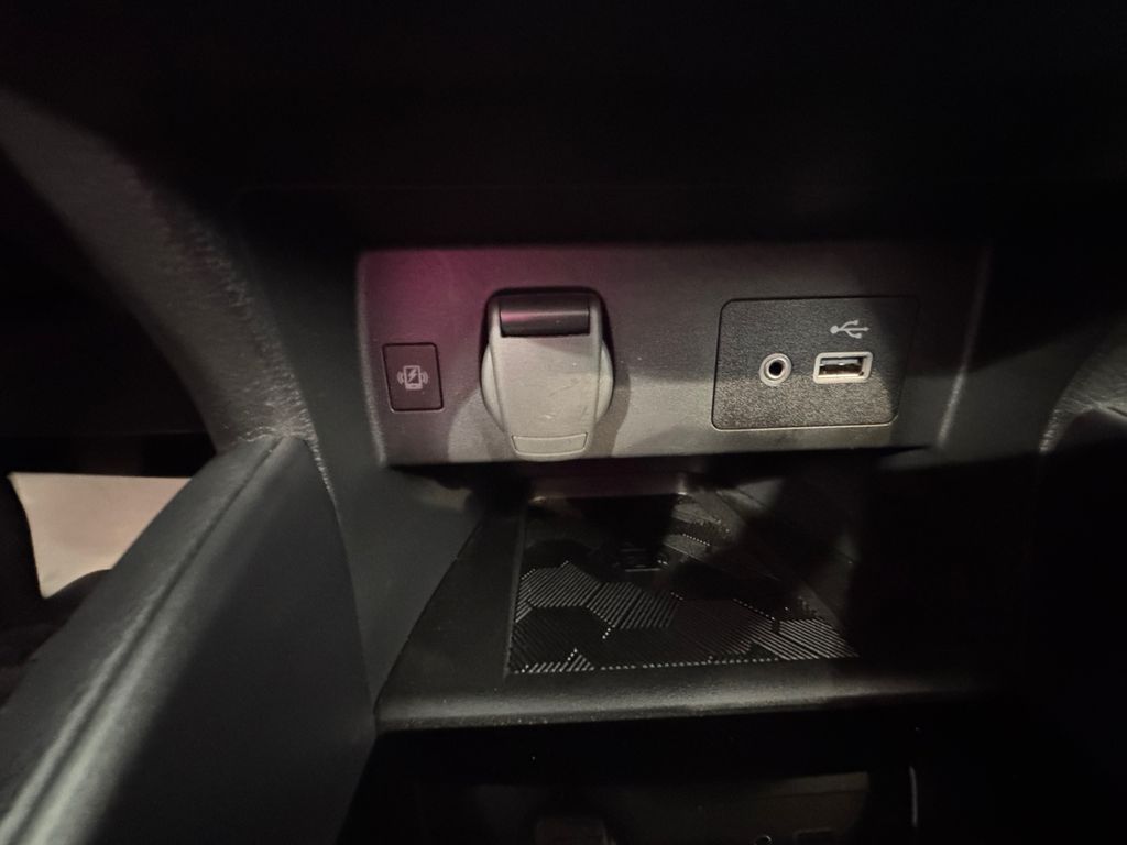 2024 Nissan Versa 1.6 SV photo 25