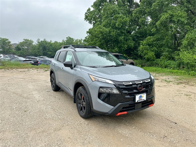 2025 Nissan Rogue SV photo 13