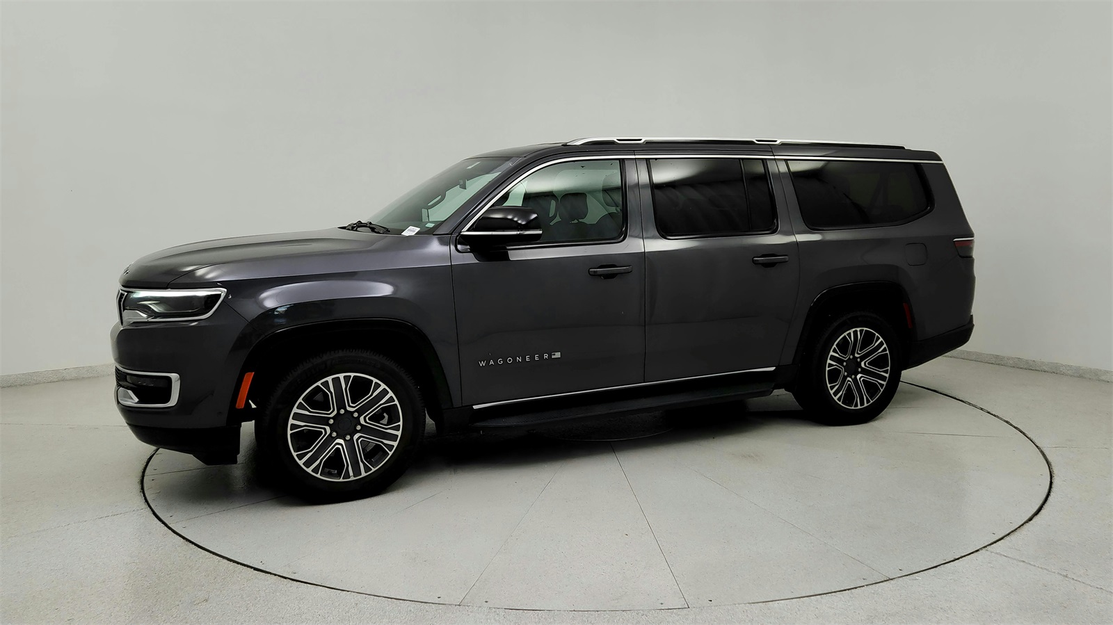 2024 Jeep Wagoneer L Series II photo 3
