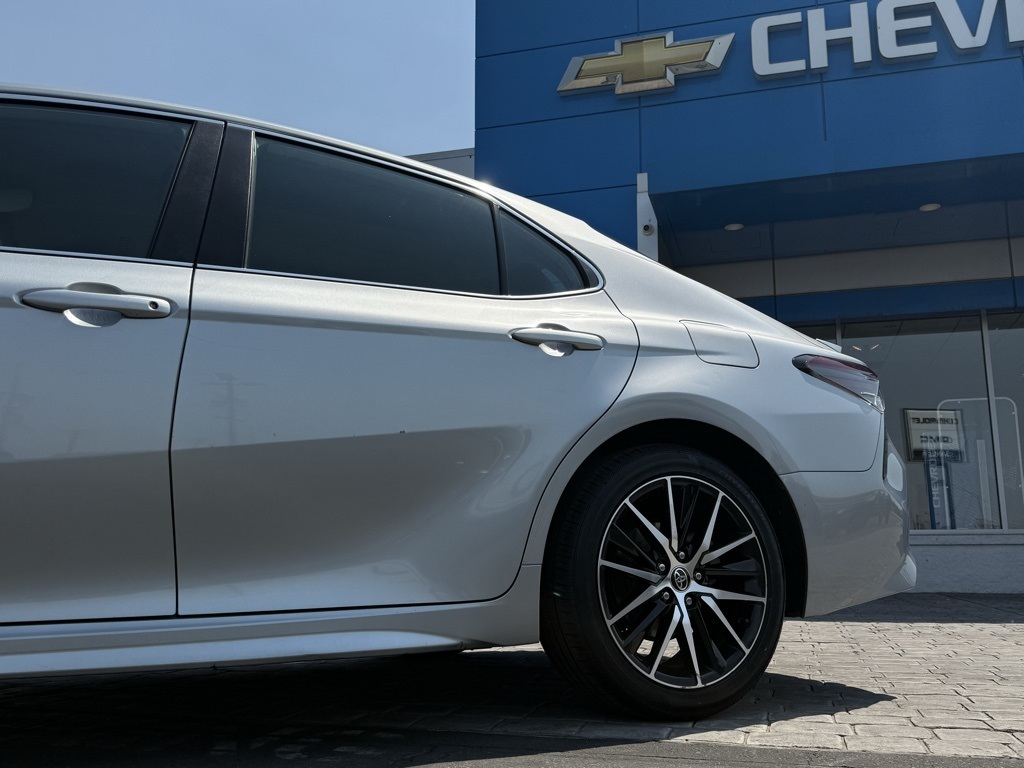 2022 Toyota Camry SE photo 3