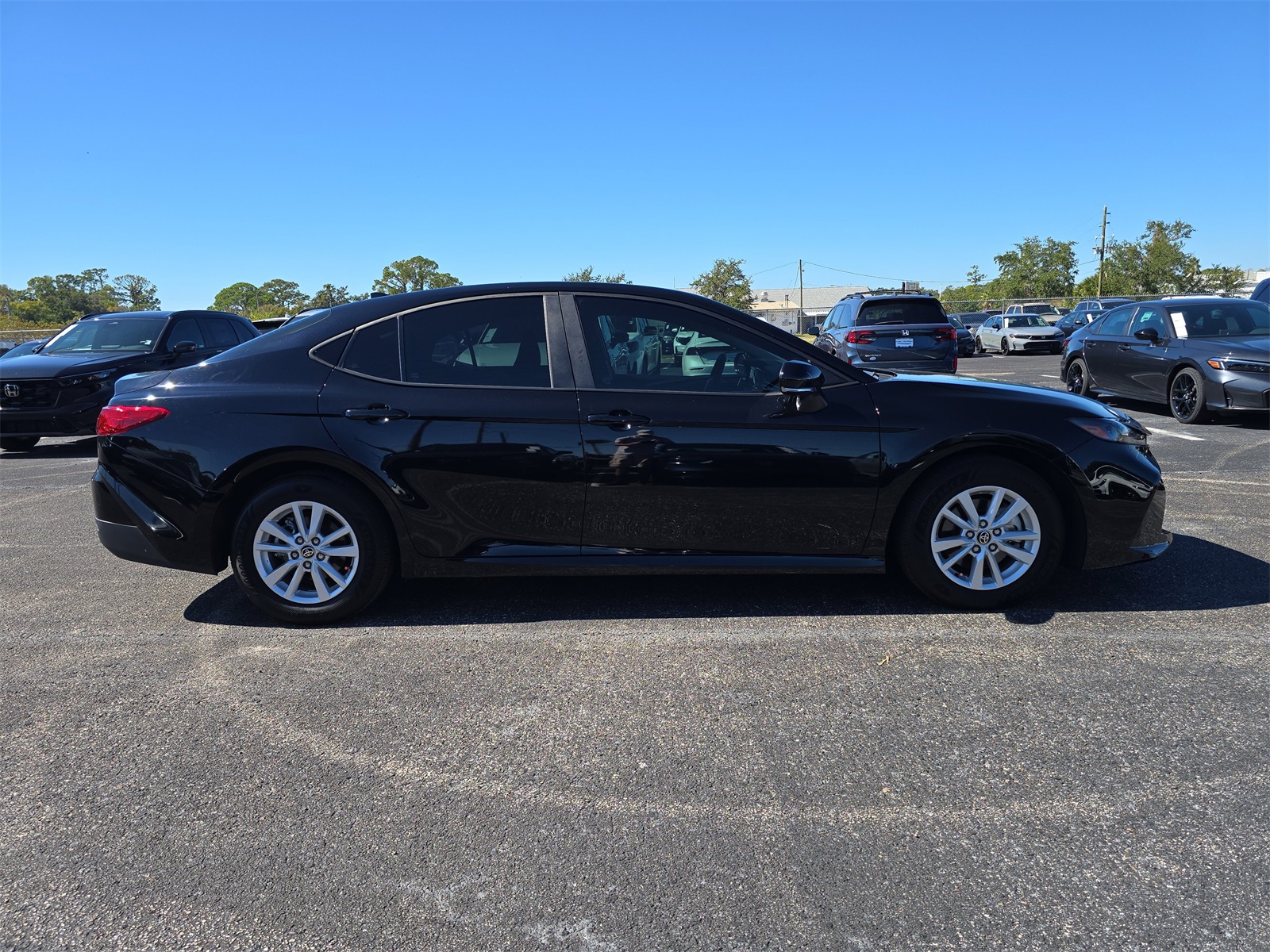 2025 Toyota Camry LE photo 3