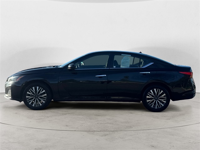 2024 Nissan Altima 2.5 SV photo 2