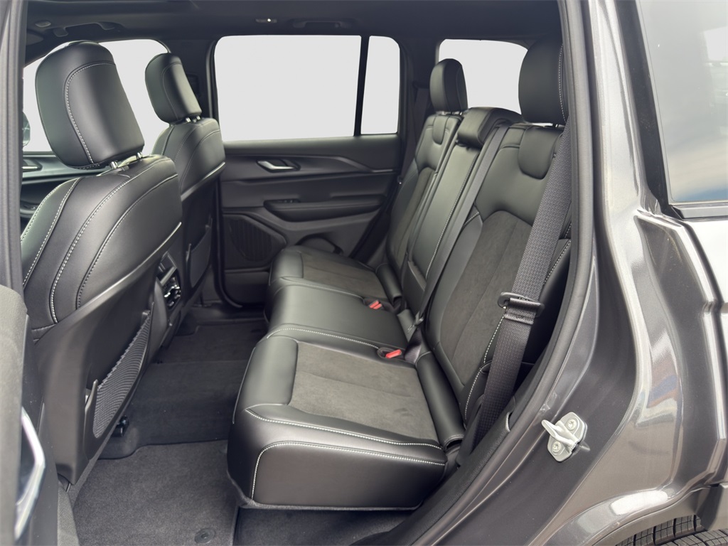 2025 Jeep Grand Cherokee Altitude X photo 12