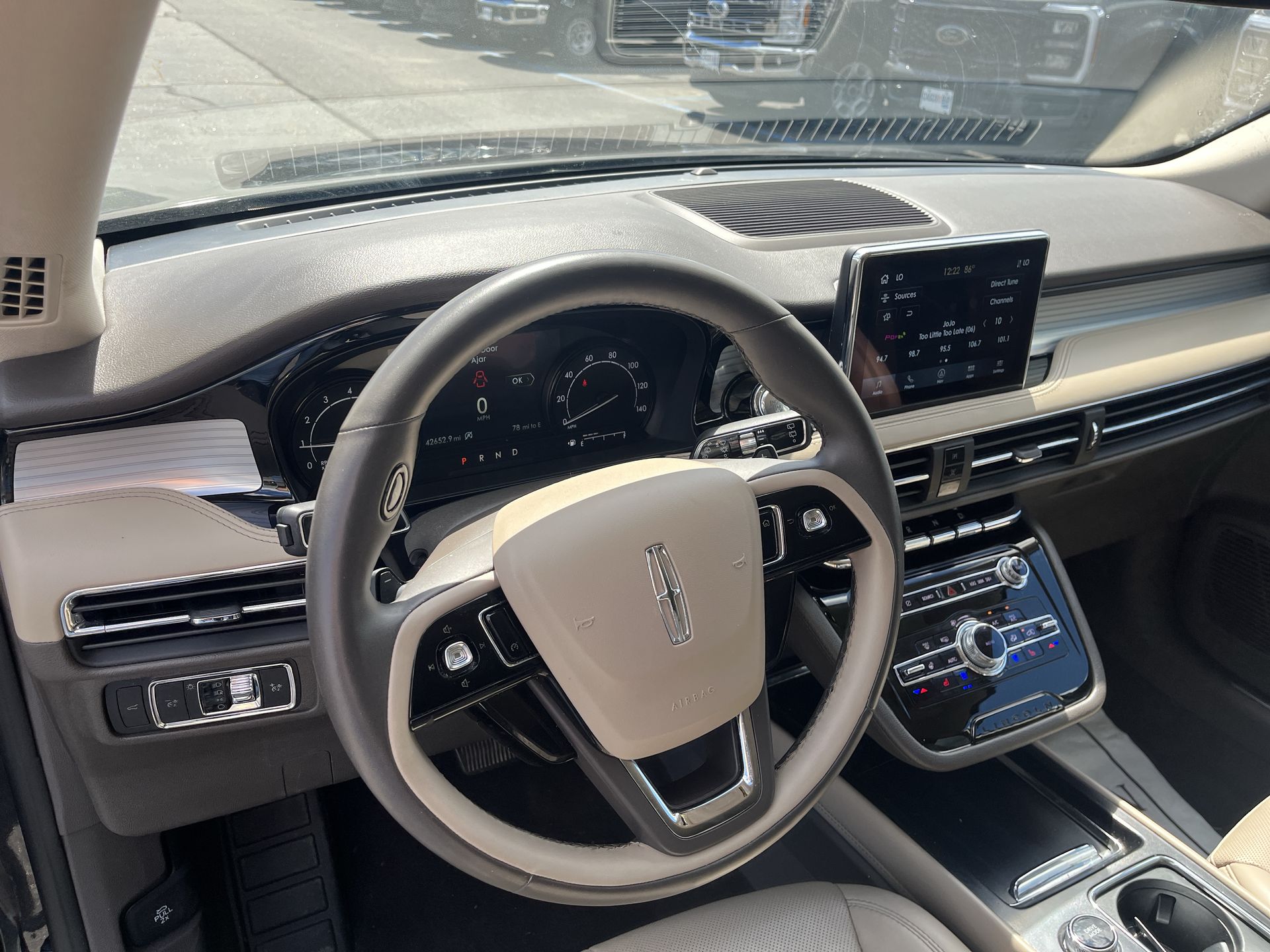 2022 Lincoln Corsair Standard photo 7