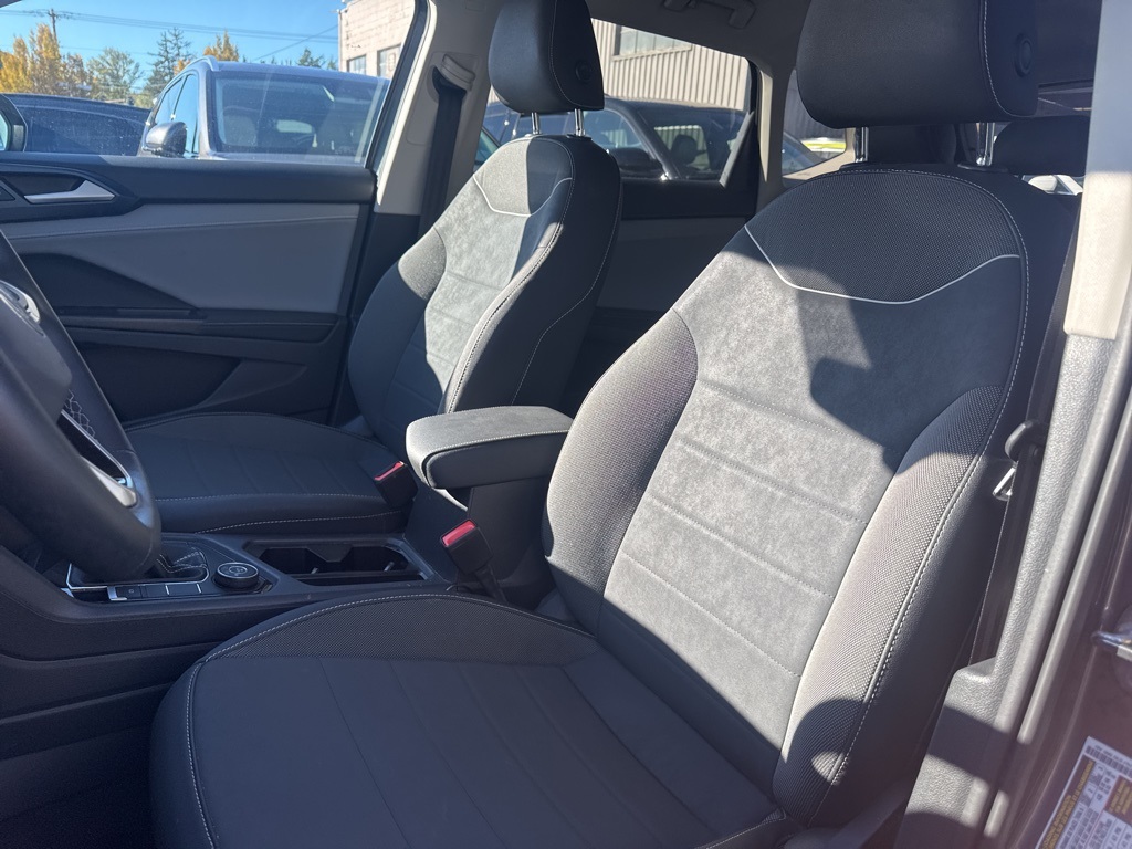 2024 Volkswagen Taos SE photo 4