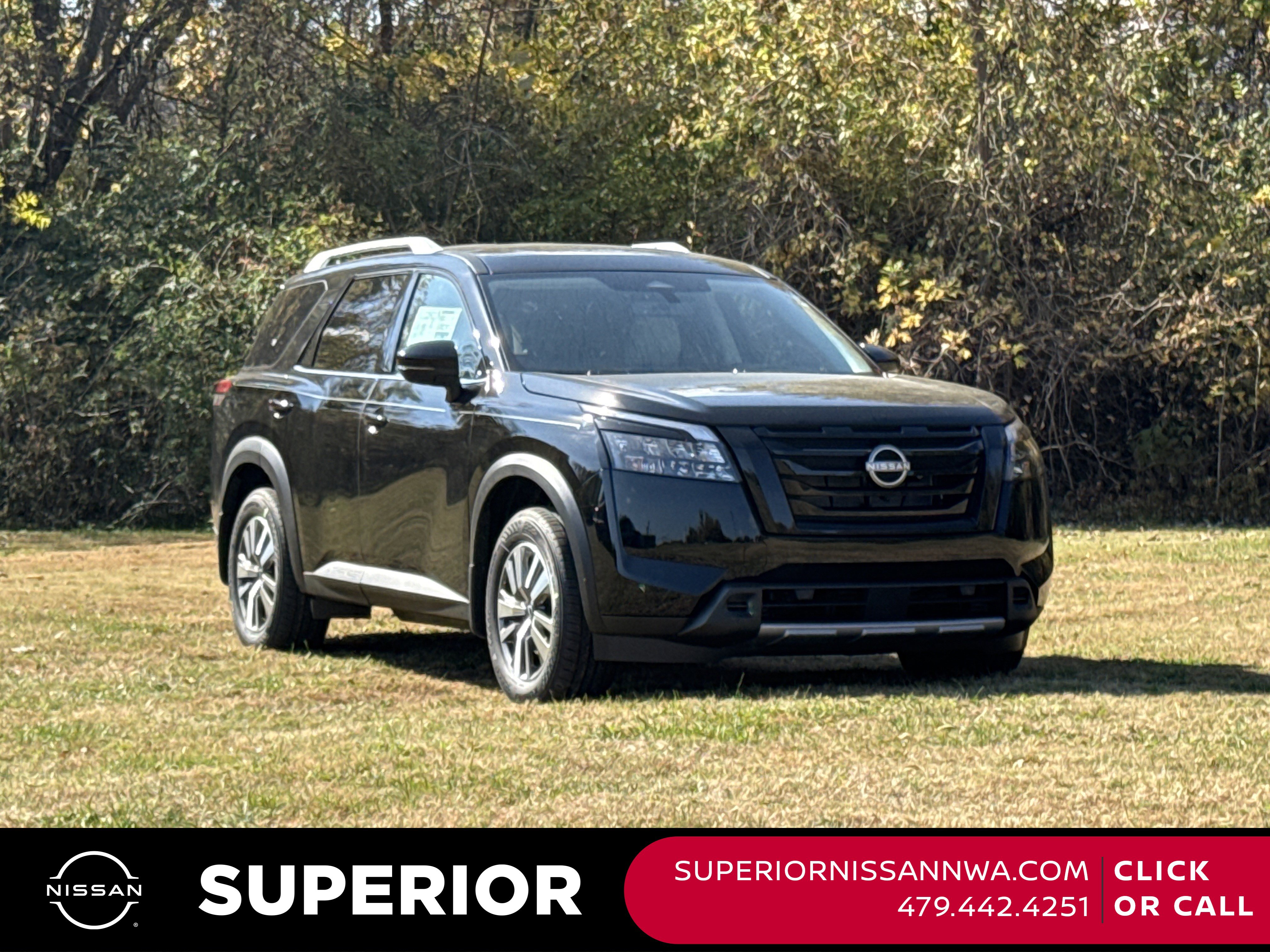 2025 Nissan Pathfinder SL's photo