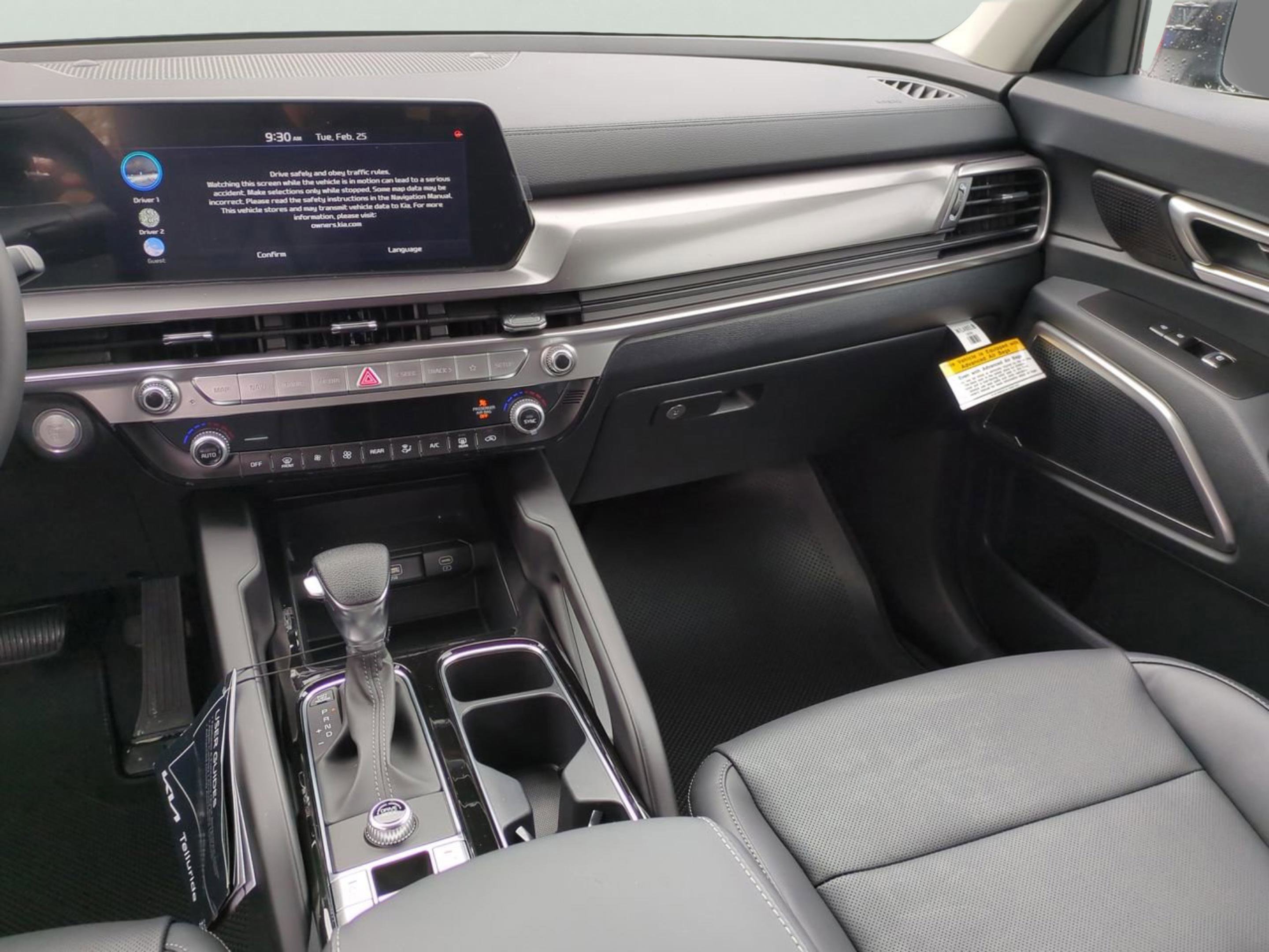 2025 Kia Telluride LX photo 16