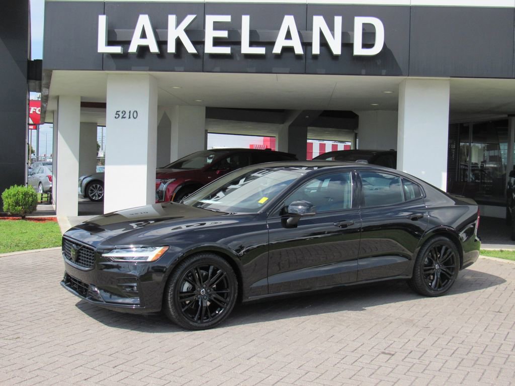 2023 Volvo S60 B5 Plus Black Edition photo 2