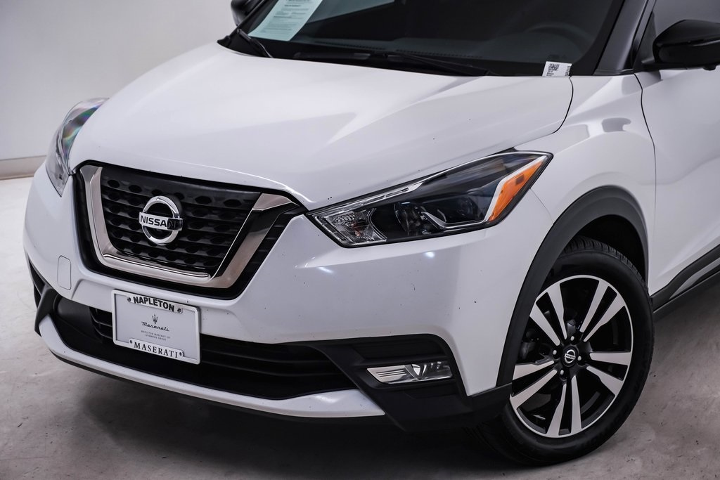 2019 Nissan Kicks SR photo 2