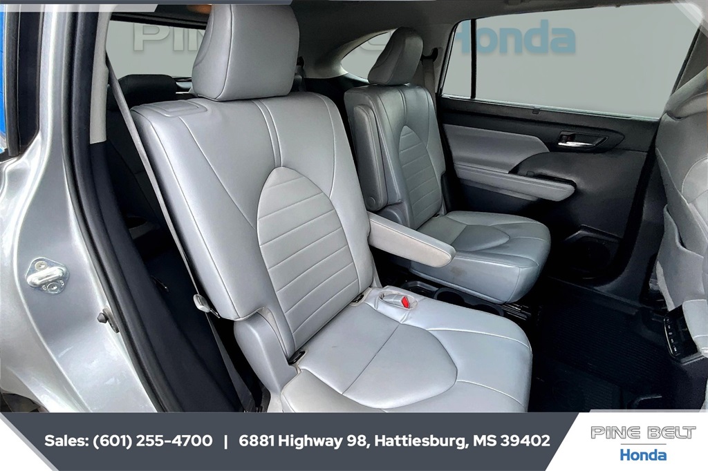 2022 Toyota Highlander XLE photo 18
