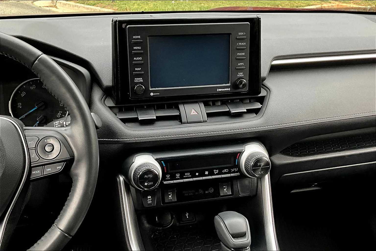 2022 Toyota RAV4 Hybrid XLE photo 4