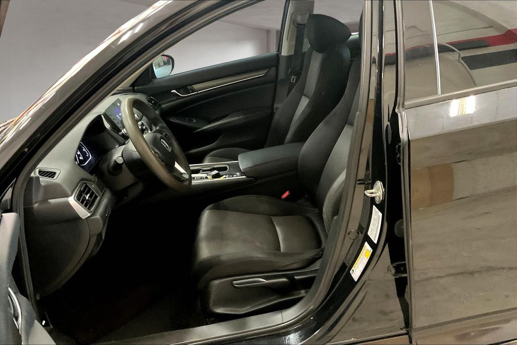 2020 Honda Accord LX photo 18