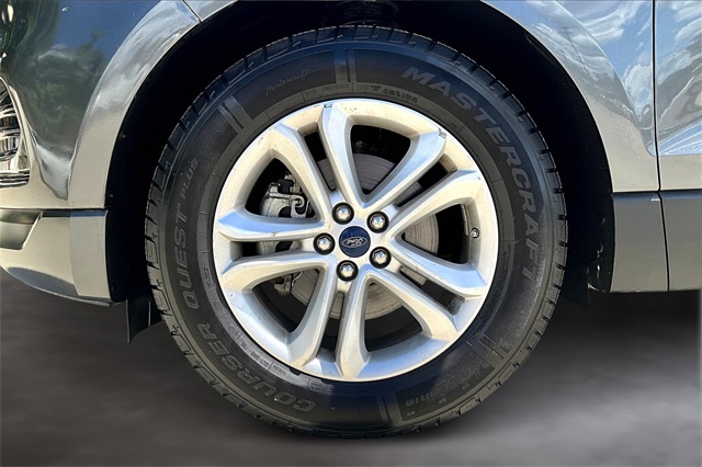2020 Ford Edge SEL photo 10