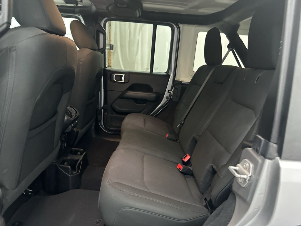 2020 Jeep Wrangler Unlimited Sahara photo 18