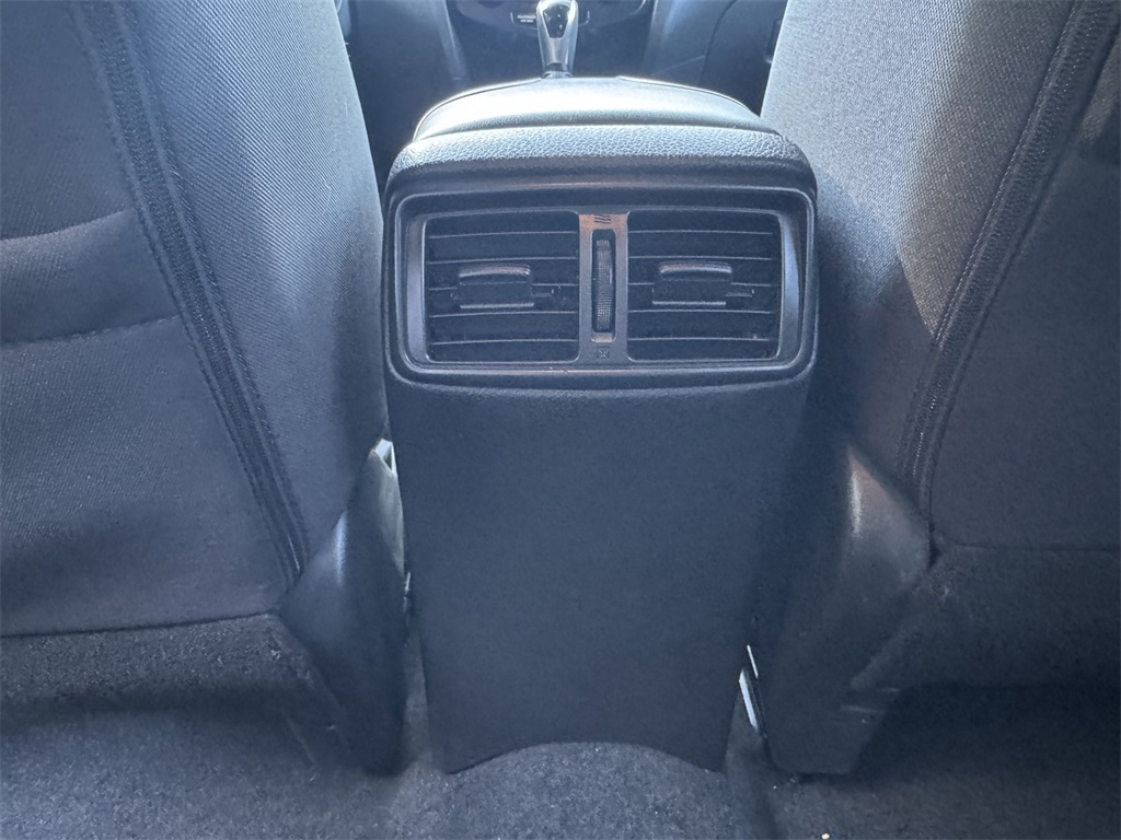 2018 Nissan Rogue SV photo 12