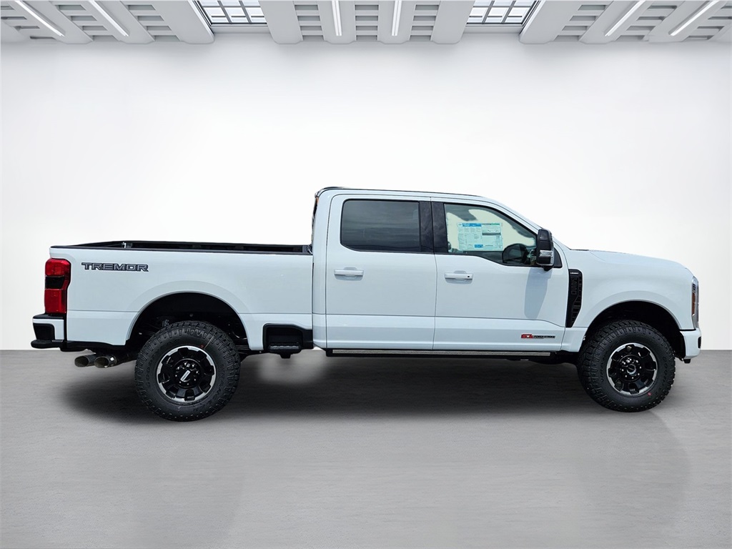 2025 Ford F-250 Lariat photo 4