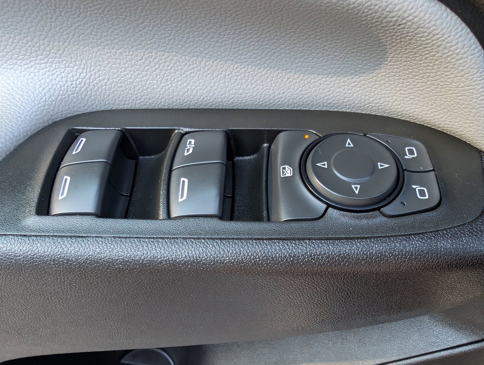 2024 Chevrolet Equinox LS photo 25