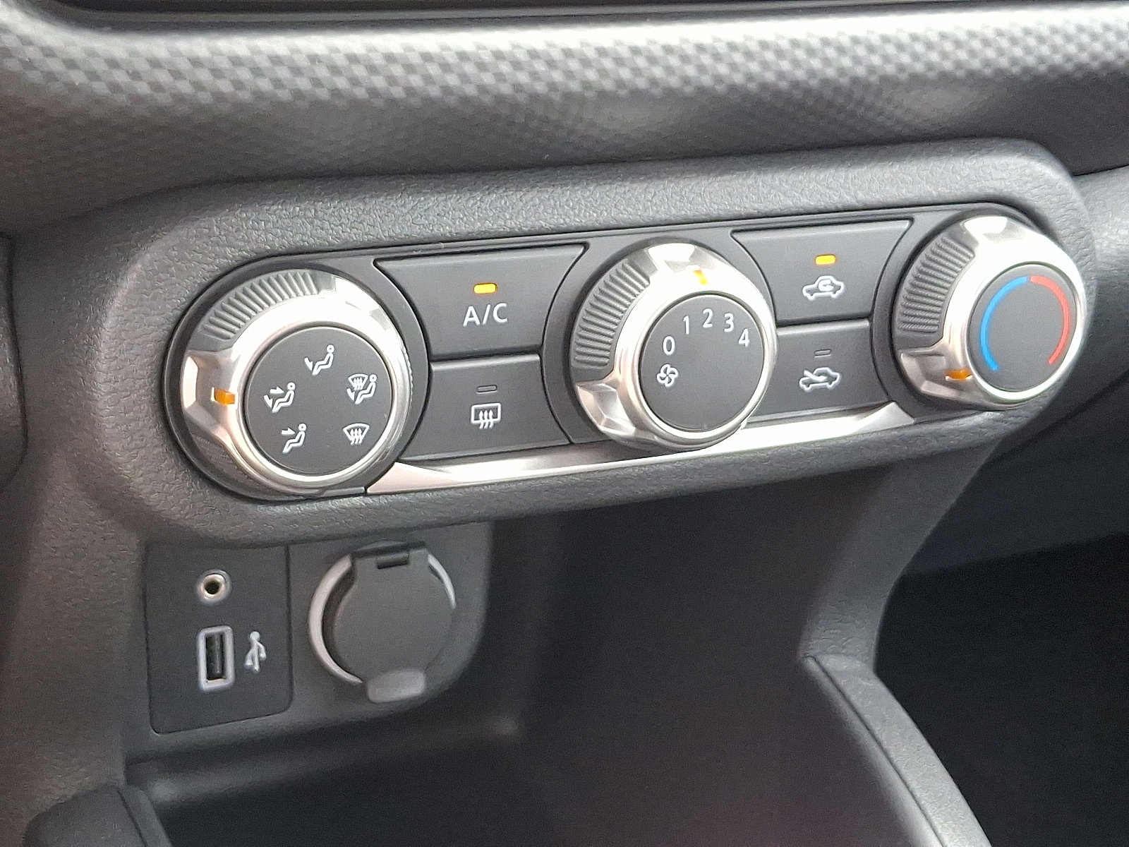 2025 Nissan Kicks Play S photo 10